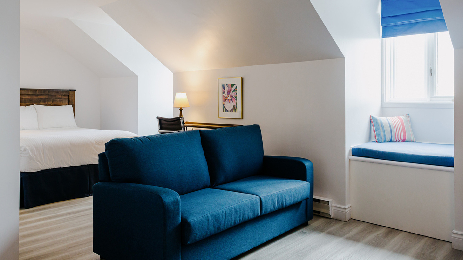Economic Room: 1 Queen bed with sofa bed